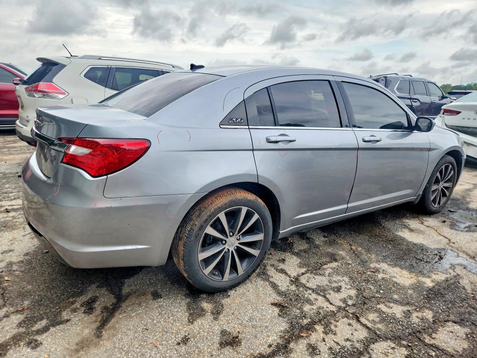 Photo 3 from auction – 2013 CHRYSLER 200 with VIN 1C3CCBBB7DN509658