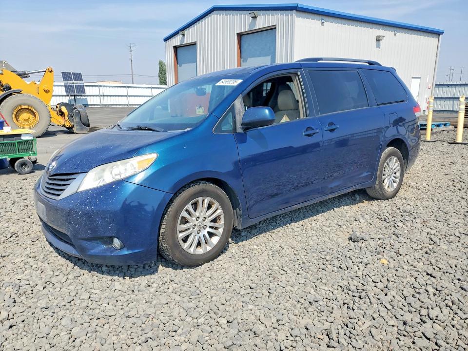 TOYOTA SIENNA 2011 with VIN 5TDYK3DC1BS093596 - Photo from auction