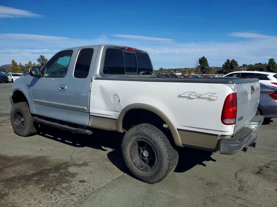 Photo 2 from auction – 2000 FORD F-150 with VIN 1FTRX18L6YNA40427