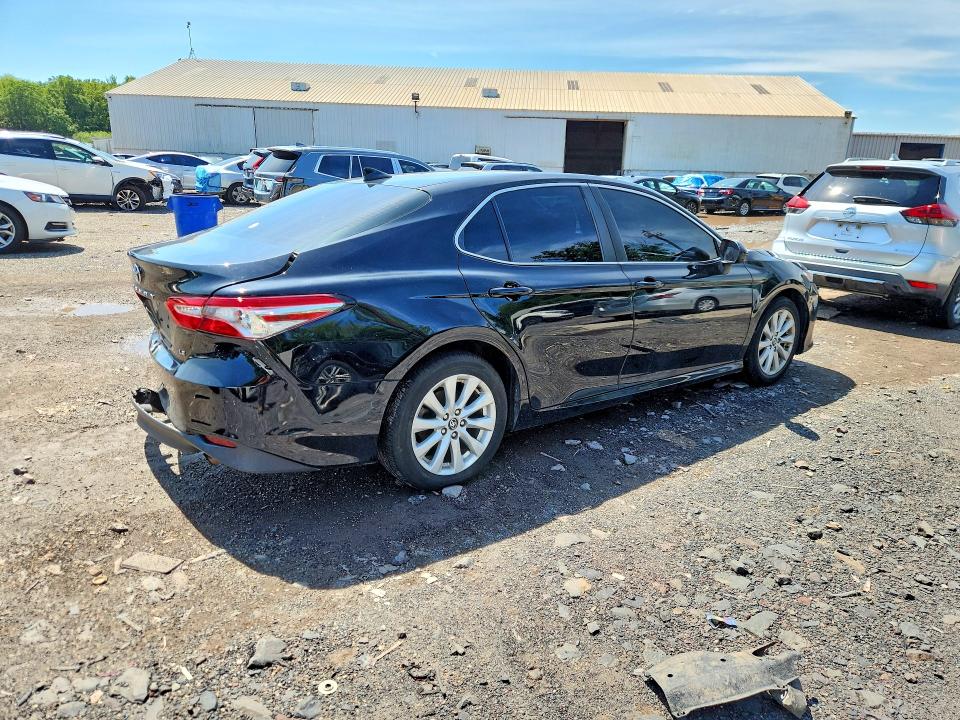 Photo 3 from auction – 2020 TOYOTA CAMRY with VIN 4T1C11AK4LU341071