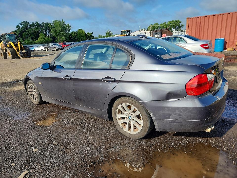 Photo 2 from auction – 2007 BMW 328 with VIN WBAVA33557KX82383