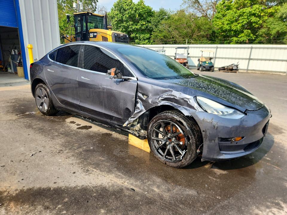 Photo 4 from auction – 2019 TESLA MODEL 3 with VIN 5YJ3E1EA6KF400185