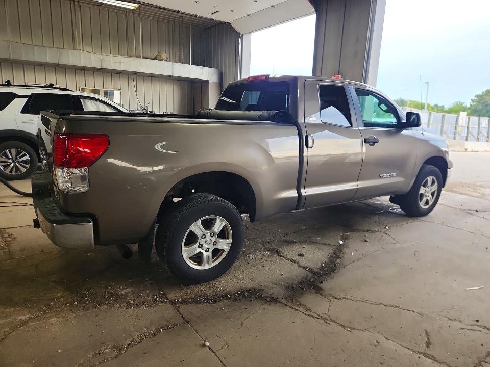 Photo 3 from auction – 2011 TOYOTA TUNDRA with VIN 5TFUM5F19BX021345