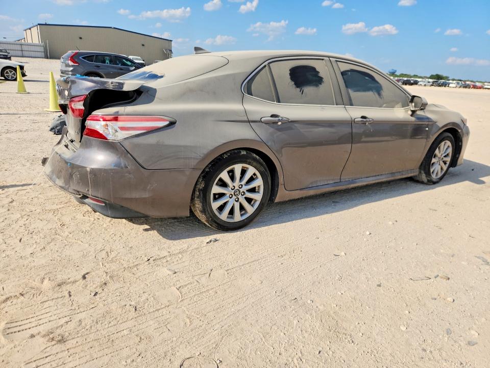 Photo 3 from auction – 2020 TOYOTA CAMRY with VIN 4T1C11AK5LU336820