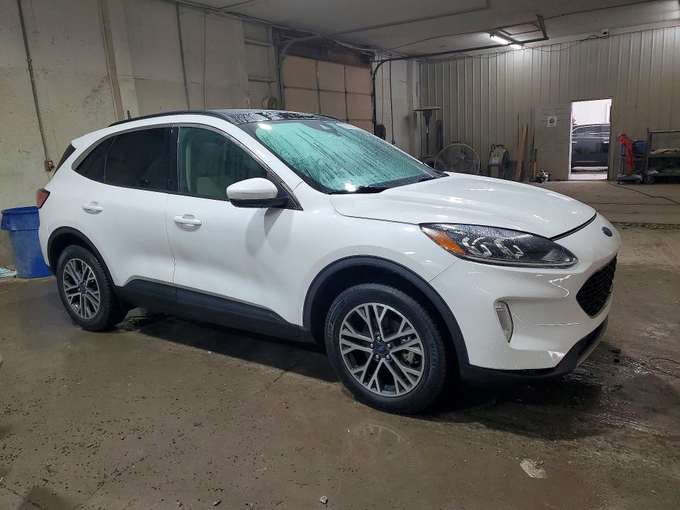Photo 4 from auction – 2020 FORD ESCAPE with VIN 1FMCU9H64LUA67028