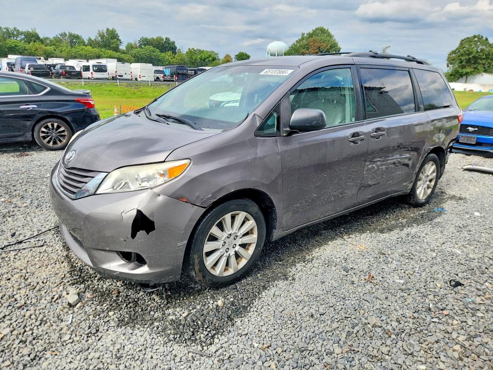 TOYOTA SIENNA 2015 with VIN 5TDJK3DC5FS109029 - Photo from auction