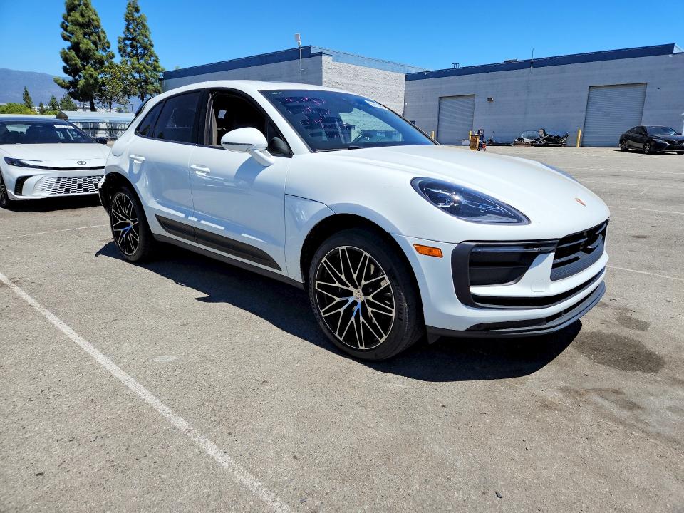 Photo 4 from auction – 2023 PORSCHE MACAN with VIN WP1AA2A53PLB16954