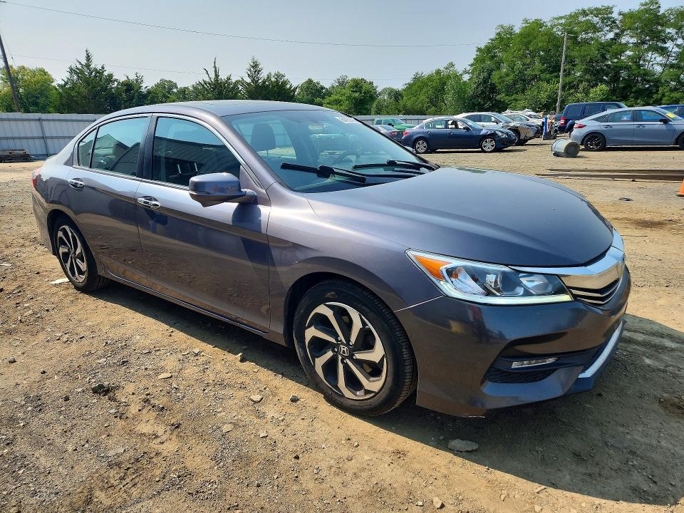 Photo 4 from auction – 2016 HONDA ACCORD with VIN 1HGCR2F83GA124619