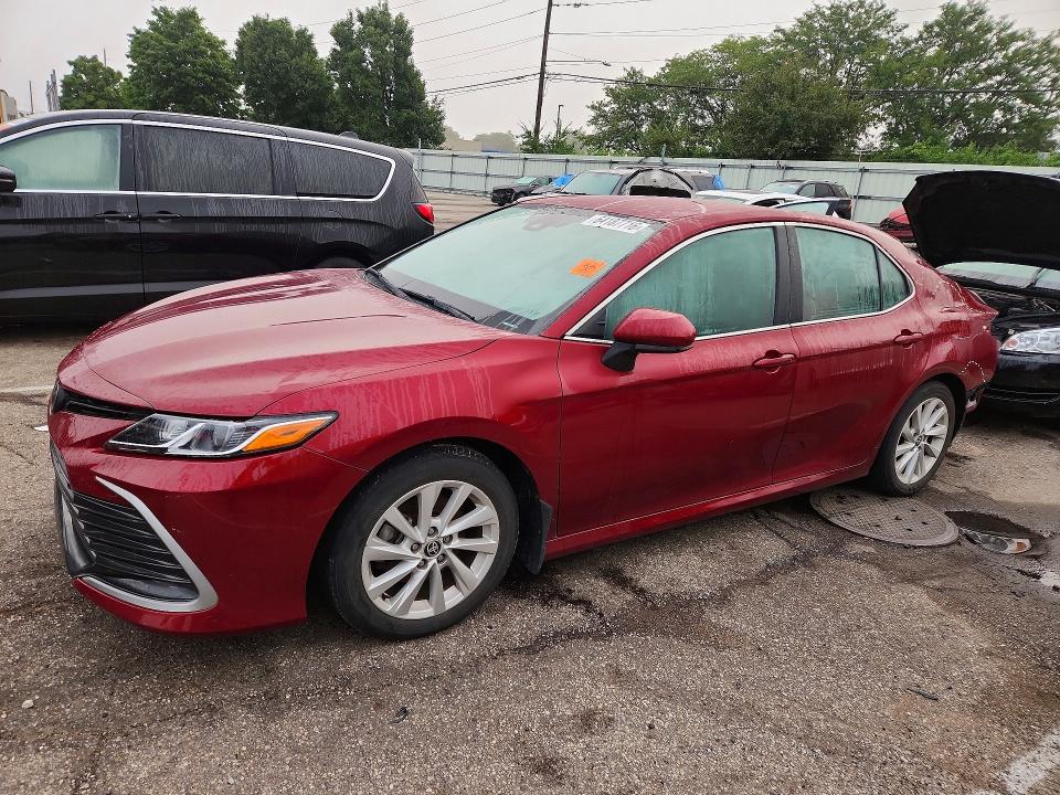 TOYOTA CAMRY 2022 with VIN 4T1C11AK1NU048232 - Photo from auction