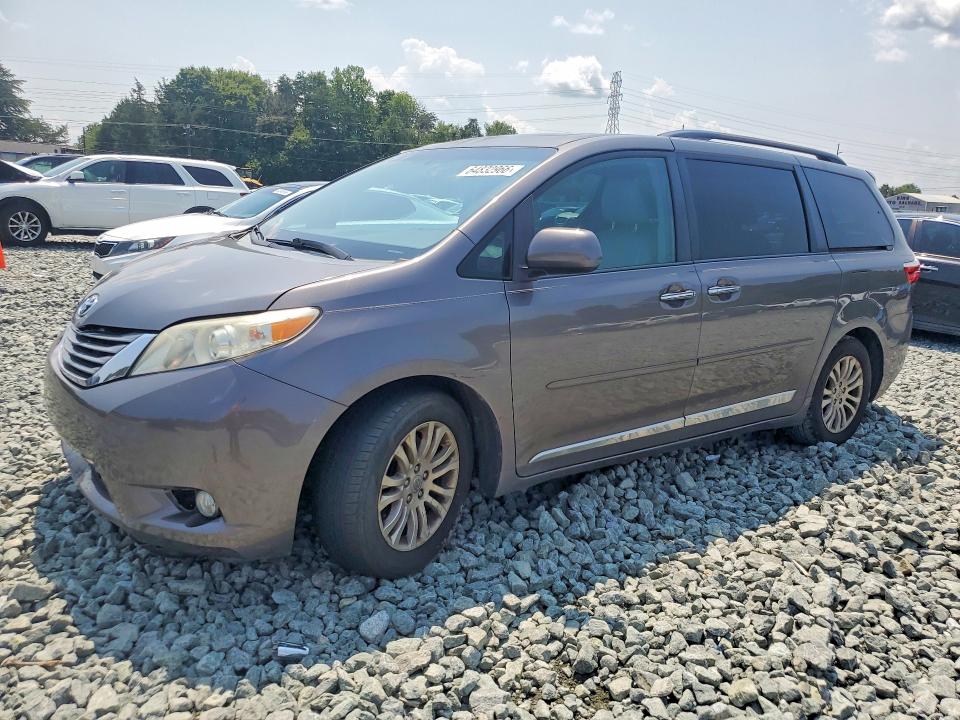 TOYOTA SIENNA 2015 with VIN 5TDYK3DCXFS585243 - Photo from auction