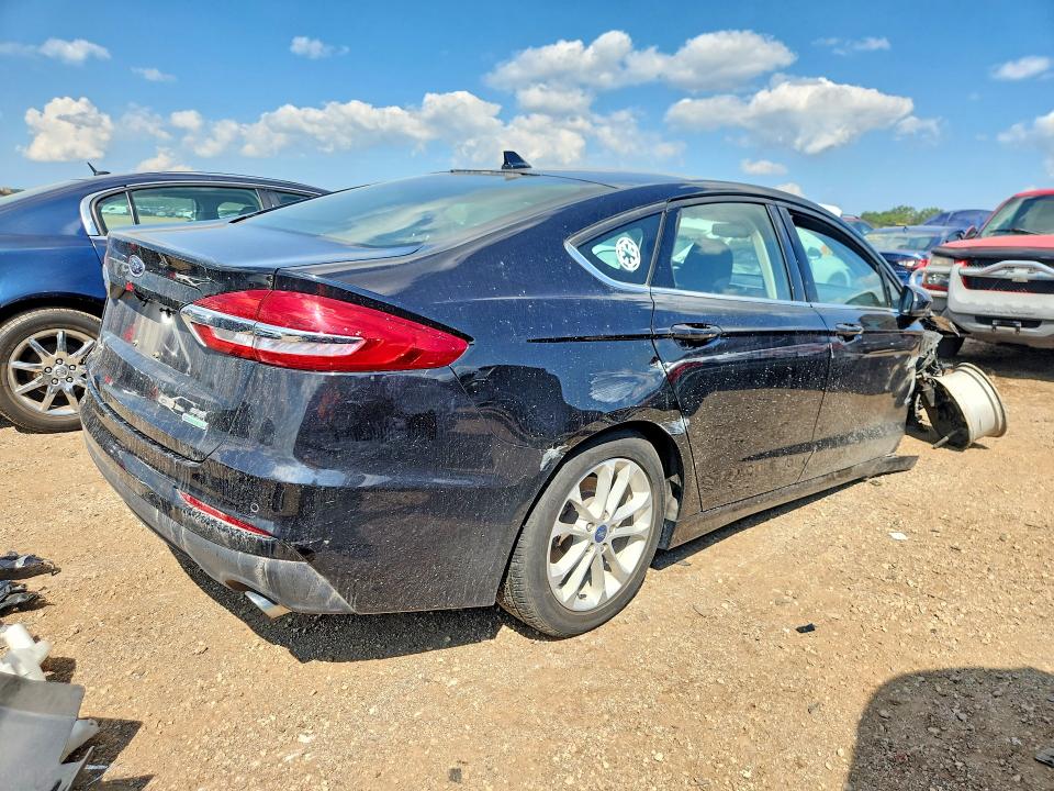 Photo 3 from auction – 2020 FORD FUSION with VIN 3FA6P0HD9LR235021