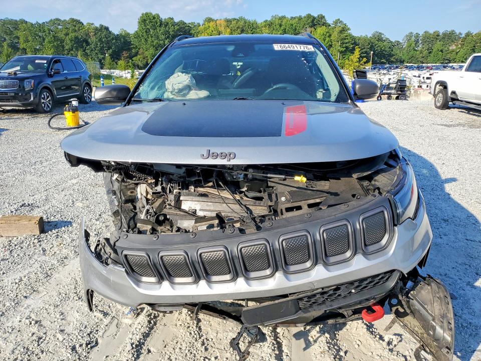 Foto 5 de la subasta – 2022 JEEP COMPASS con VIN 3C4NJDDB1NT108742