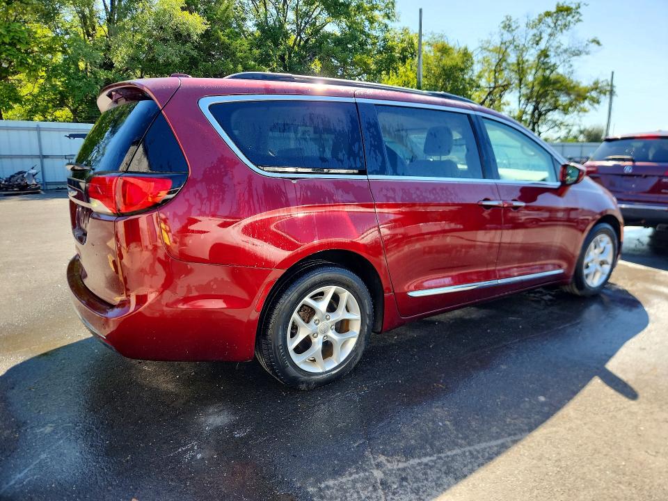 Photo 3 from auction – 2017 CHRYSLER PACIFICA with VIN 2C4RC1BG1HR510700