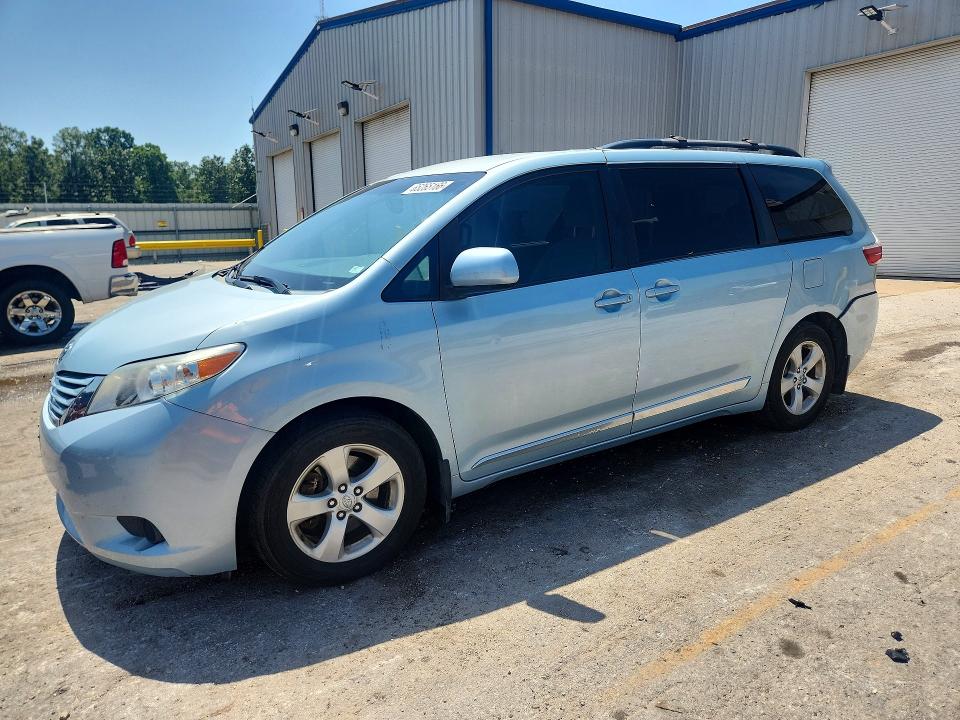 2015 TOYOTA SIENNA - Търг №65265166