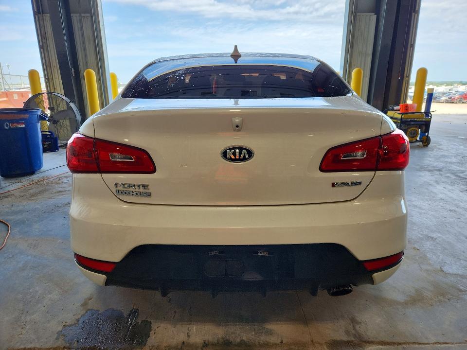 Photo 6 from auction – 2016 KIA FORTE KOUP with VIN KNAFX6A88G5658964