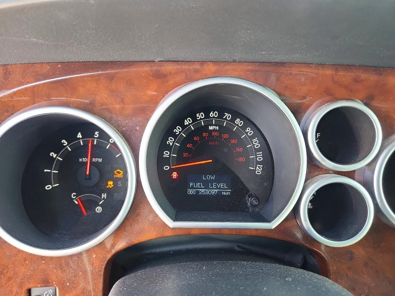 Photo 9 from auction – 2011 TOYOTA SEQUOIA with VIN 5TDKY5G1XBS031124