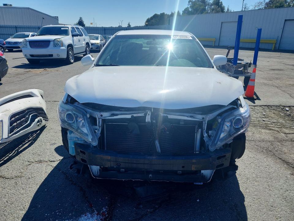 Photo 5 from auction – 2011 TOYOTA CAMRY with VIN 4T4BF3EKXBR132974