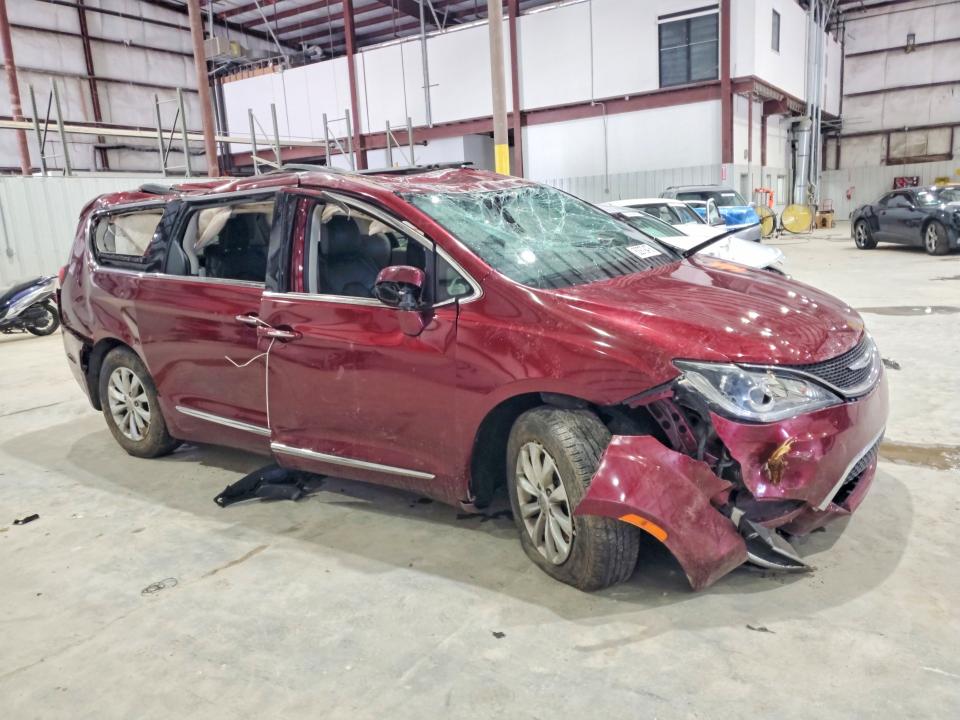Снимка 4 от търг – 2017 CHRYSLER PACIFICA с VIN 2C4RC1BG4HR524302