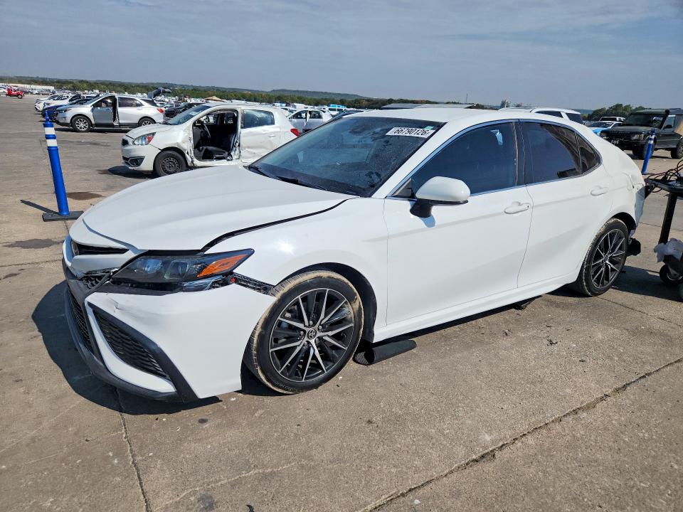 TOYOTA CAMRY 2021 с VIN 4T1G11AK7MU586191 - Снимка от търг