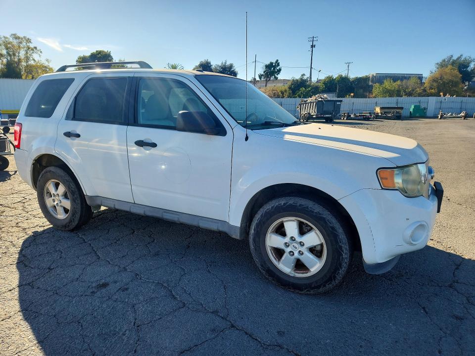 Photo 4 from auction – 2010 FORD ESCAPE with VIN 1FMCU9DGXAKC89824