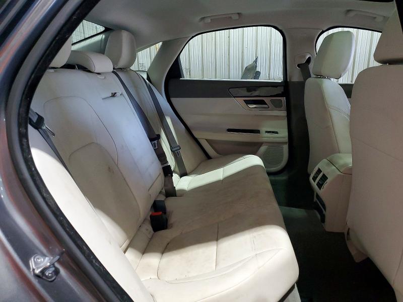Photo 10 from auction – 2017 JAGUAR XF with VIN SAJBJ4BNXHCY34004
