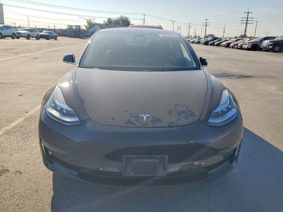 Снимка 5 от търг – 2018 TESLA MODEL 3 с VIN 5YJ3E1EB0JF069675