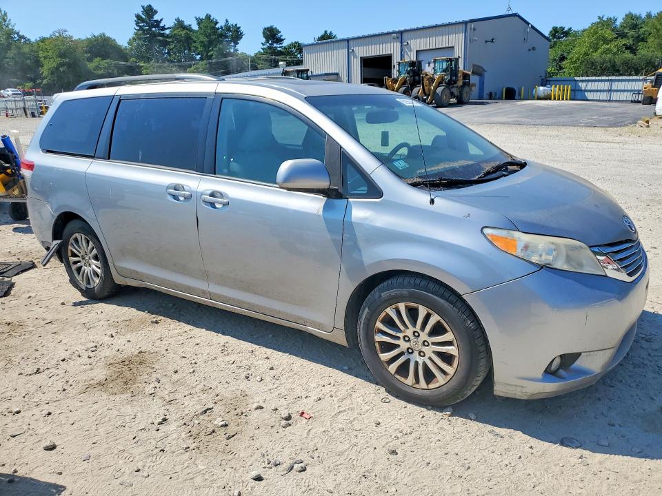 Photo 4 from auction – 2011 TOYOTA SIENNA with VIN 5TDYK3DC6BS059685