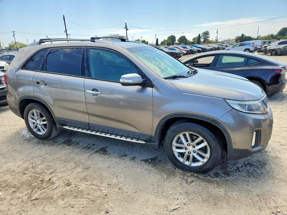 Photo 4 from auction – 2015 KIA SORENTO with VIN 5XYKT4A68FG557154