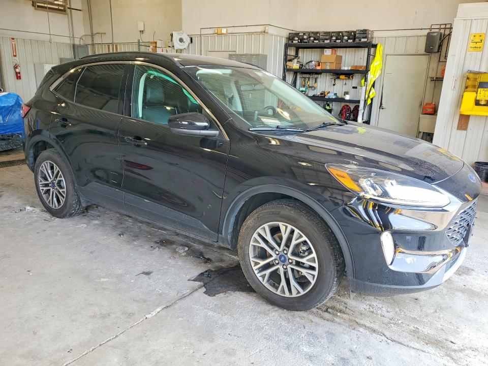 Photo 4 from auction – 2022 FORD ESCAPE with VIN 1FMCU9H67NUB91104