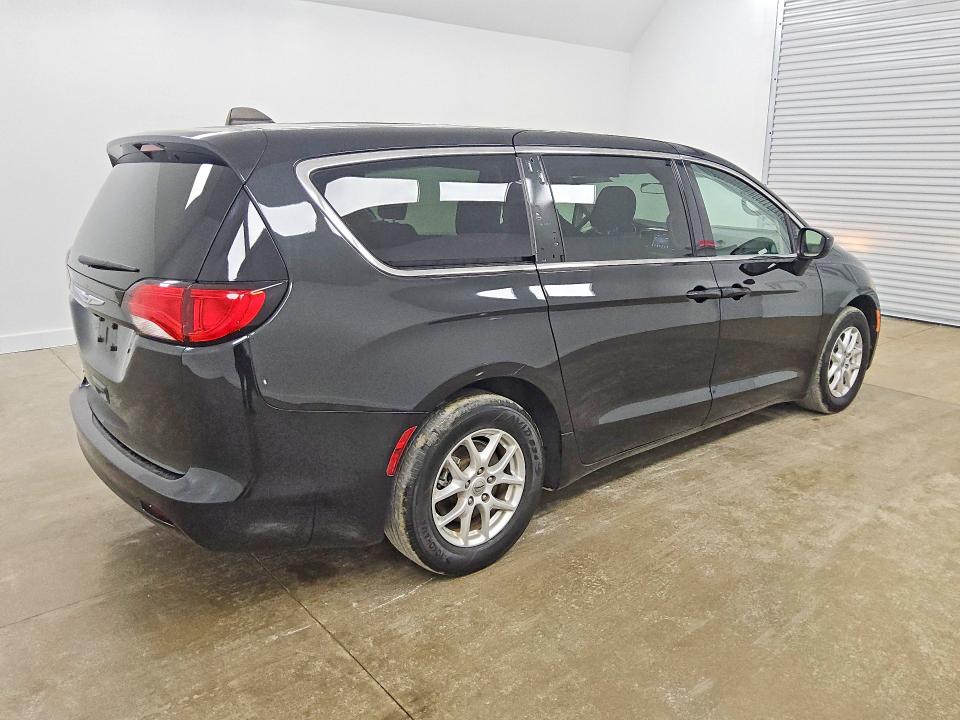 Photo 3 from auction – 2021 CHRYSLER VOYAGER with VIN 2C4RC1CG7MR555004