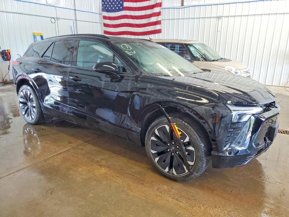 Photo 4 from auction – 2024 CHEVROLET BLAZER with VIN 3GNKDCRJ1RS116007