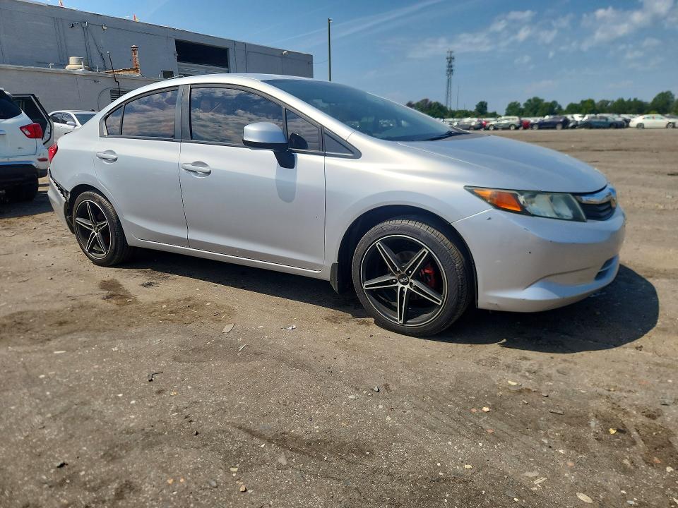 Photo 4 from auction – 2012 HONDA CIVIC with VIN 2HGFB2F56CH559153