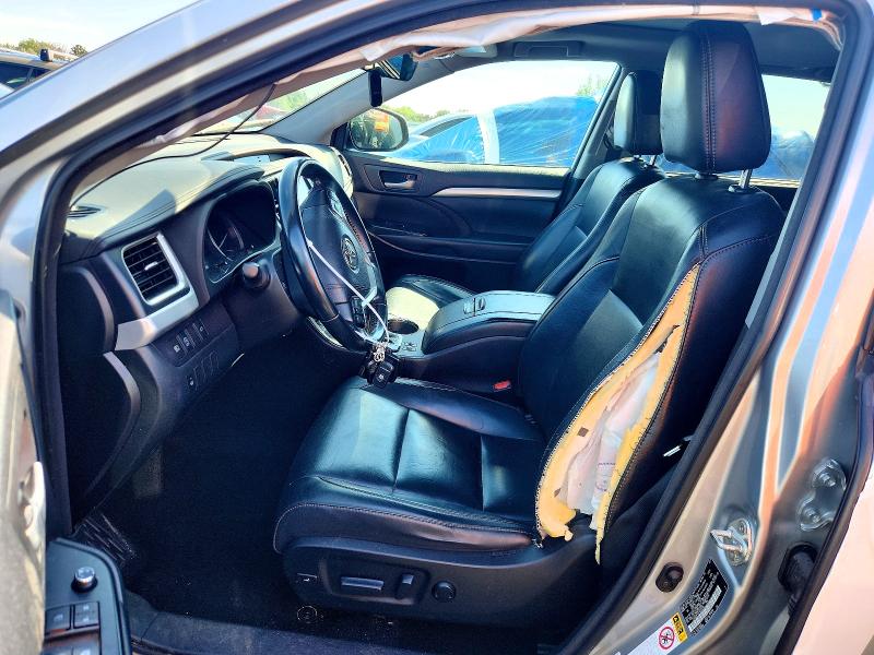 Photo 7 from auction – 2018 TOYOTA HIGHLANDER with VIN 5TDJZRFH8JS815749