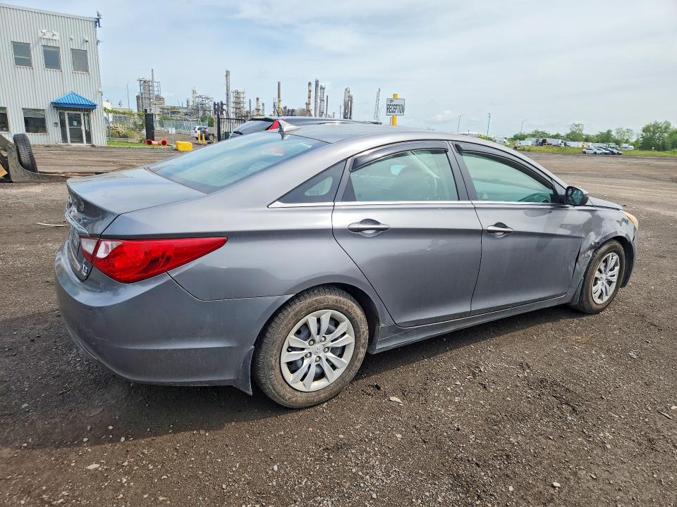 Photo 3 from auction – 2011 HYUNDAI SONATA with VIN 5NPEB4AC5BH195020