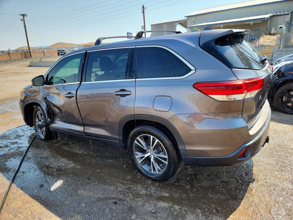 Photo 2 from auction – 2017 TOYOTA HIGHLANDER with VIN 5TDZZRFH1HS227771