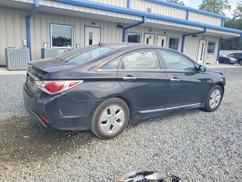 Photo 3 from auction – 2012 HYUNDAI SONATA with VIN KMHEC4A47CA044397