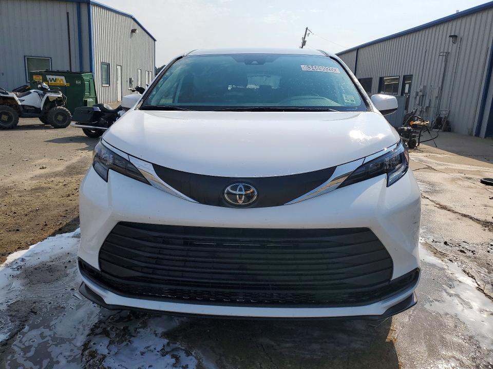 Photo 5 from auction – 2026 TOYOTA SIENNA with VIN 5TDKRKEC8TS305048