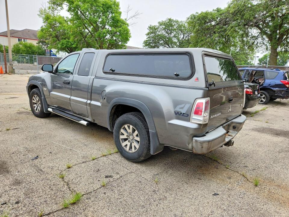 Снимка 2 от търг – 2006 MITSUBISHI RAIDER с VIN 1Z7HT32N66S540717