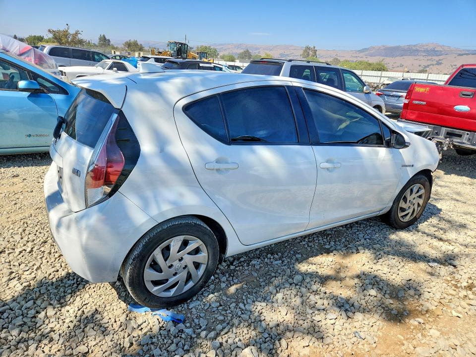 Photo 3 from auction – 2015 TOYOTA PRIUS C with VIN JTDKDTB34F1578014