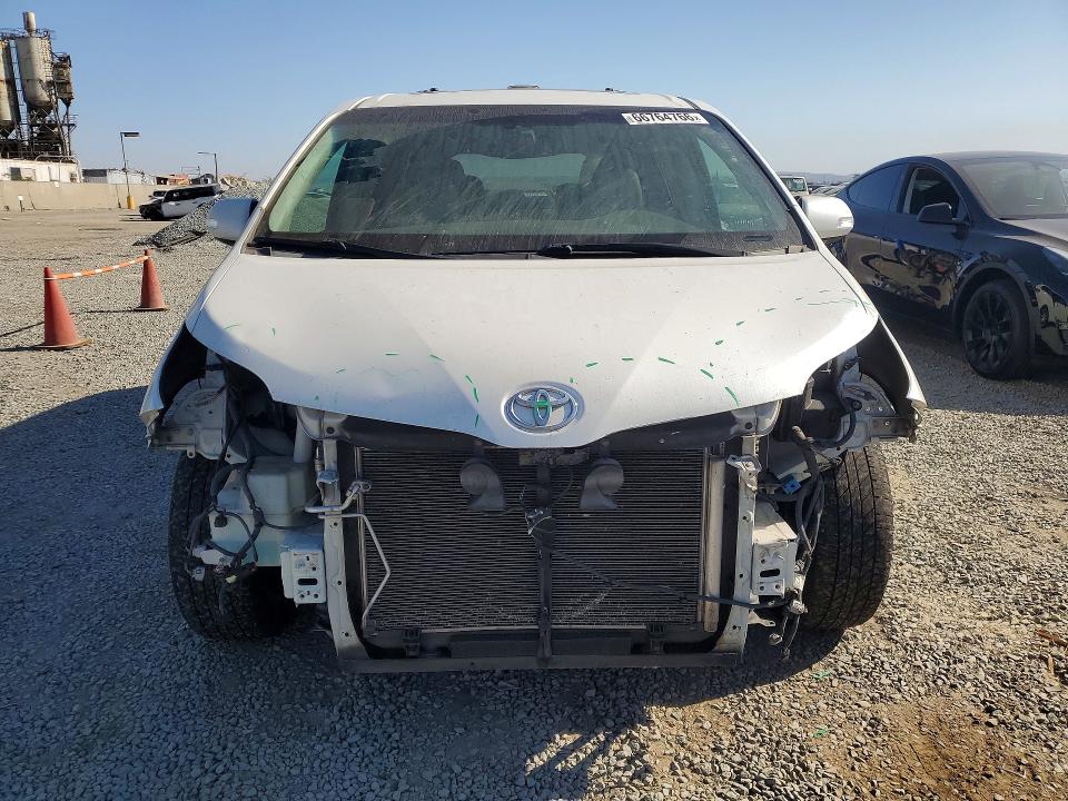 Photo 5 from auction – 2014 TOYOTA SIENNA with VIN 5TDYK3DC8ES415414