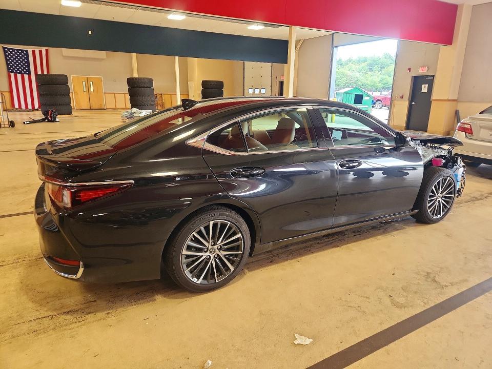Photo 3 from auction – 2025 LEXUS ES 300H with VIN 58ADA1C12SU074948