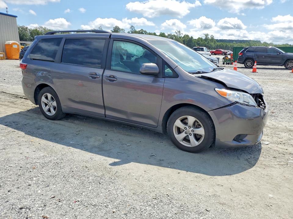Photo 4 from auction – 2016 TOYOTA SIENNA with VIN 5TDKK3DC1GS701971