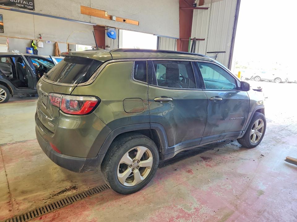 Photo 3 from auction – 2018 JEEP COMPASS with VIN 3C4NJDBB1JT479915