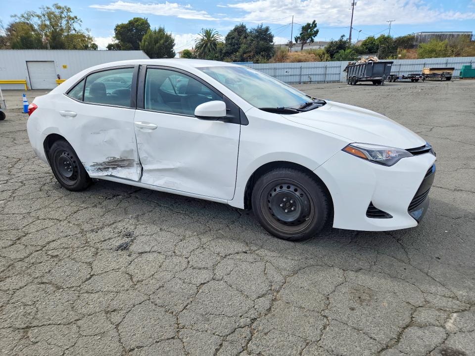 Zdjęcie 4 z aukcji – 2018 TOYOTA COROLLA z VIN 2T1BURHEXJC028431