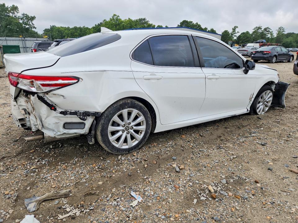 Photo 3 from auction – 2020 TOYOTA CAMRY with VIN 4T1C11BK5LU018095