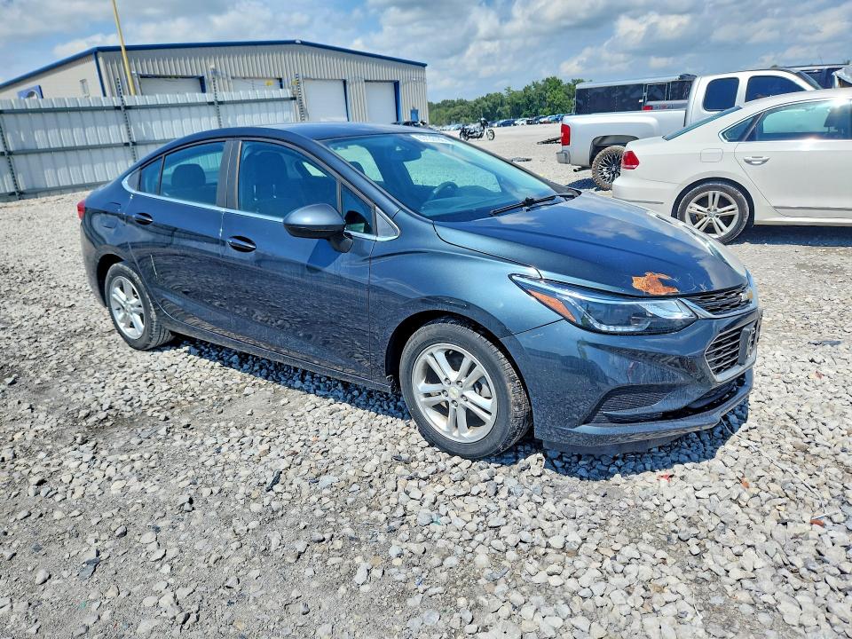 Photo 4 from auction – 2017 CHEVROLET CRUZE with VIN 1G1BE5SM0H7152914