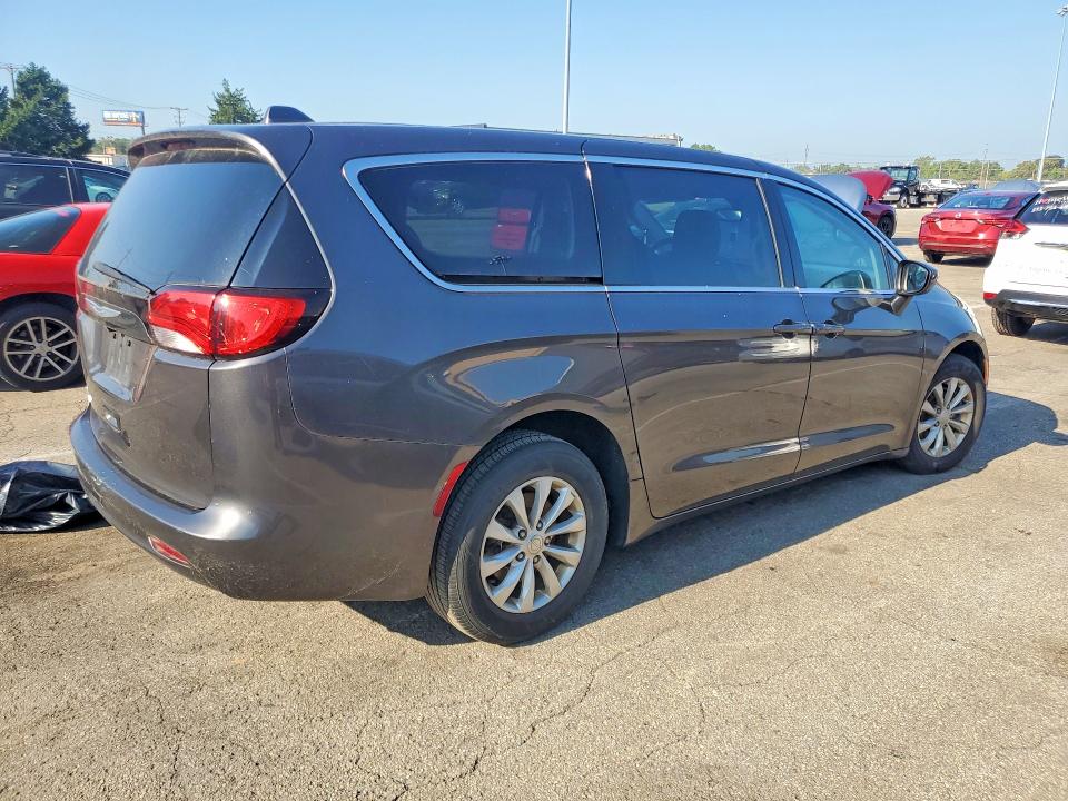 Photo 3 from auction – 2017 CHRYSLER PACIFICA with VIN 2C4RC1DG6HR676806