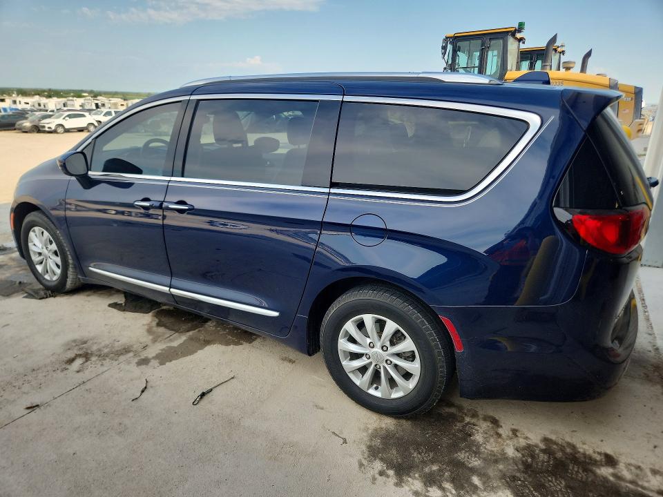 Photo 2 from auction – 2018 CHRYSLER PACIFICA with VIN 2C4RC1EG2JR254097