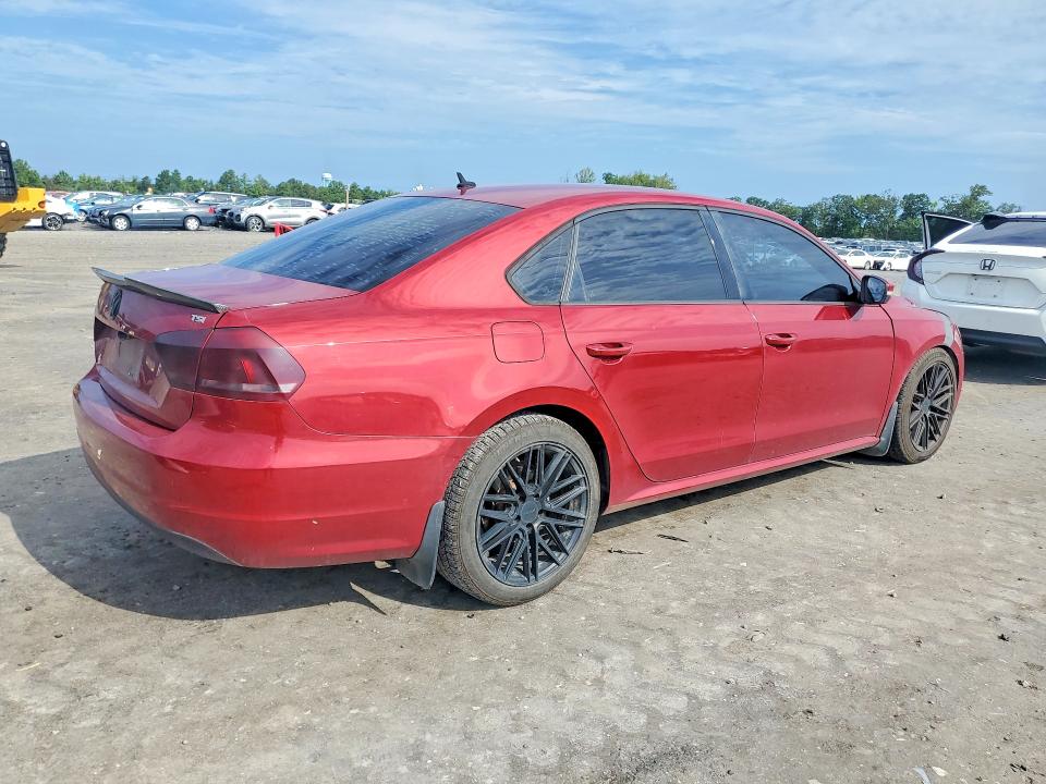 Photo 3 from auction – 2015 VOLKSWAGEN PASSAT with VIN 1VWAS7A31FC082647