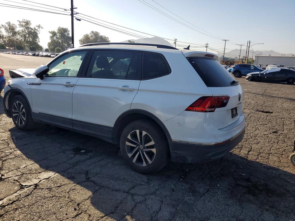 Photo 2 from auction – 2023 VOLKSWAGEN TIGUAN with VIN 3VVRB7AX2PM065348
